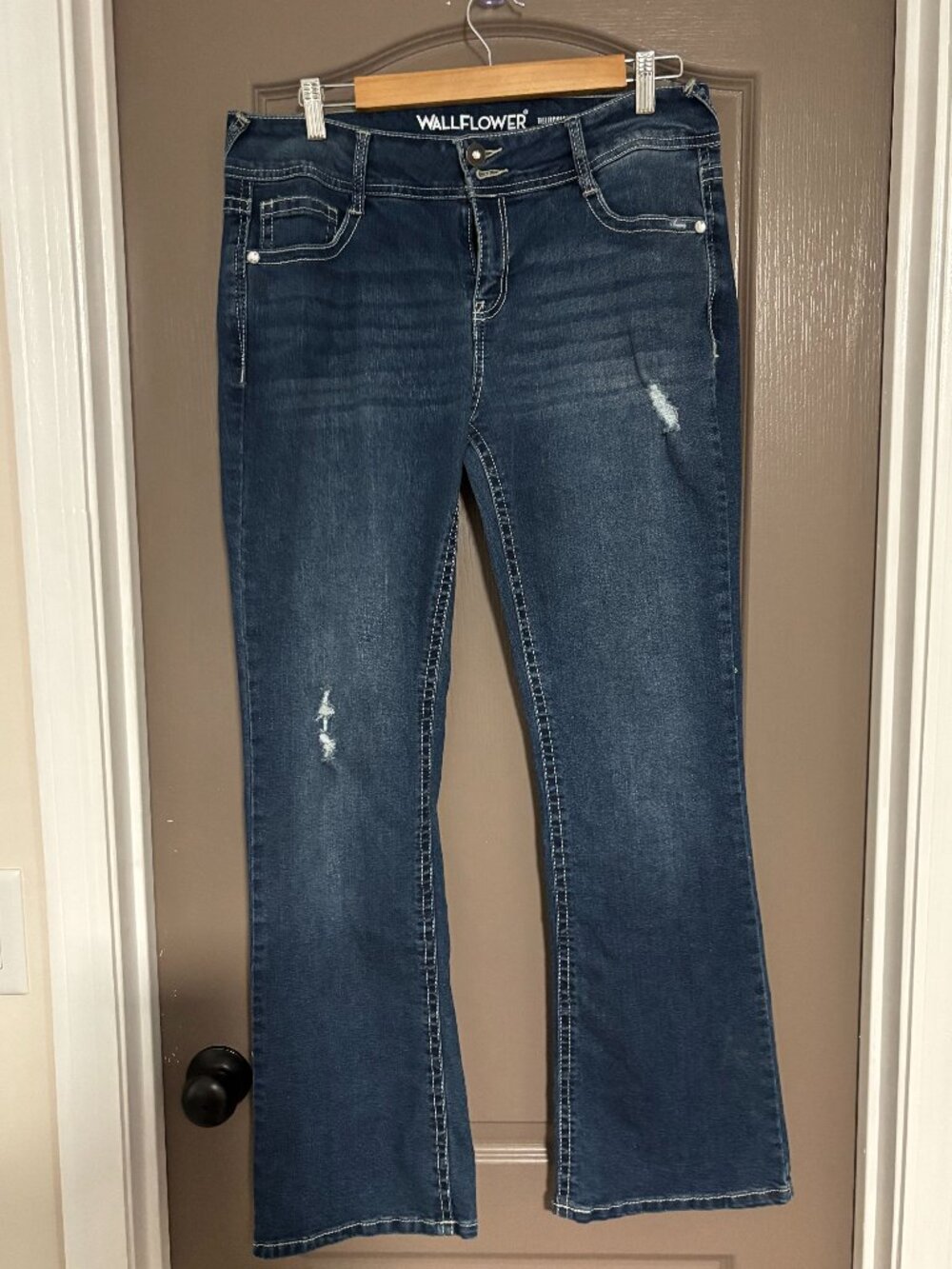 WallFlower Luscious Curvy Bootcut Jeans Size 13 Dark Wash Embroidered Pockets